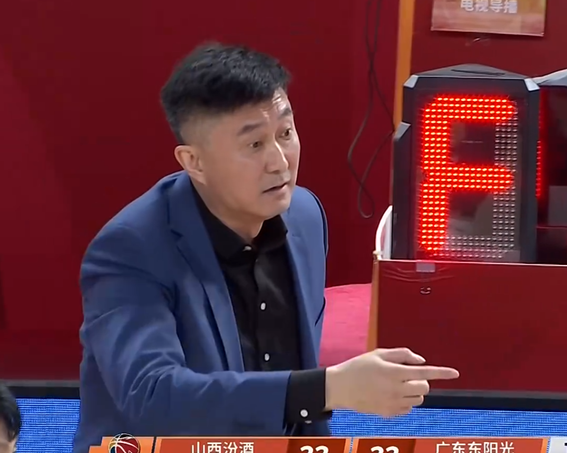 记者拉比奥、于帕、楚阿梅尼、萨利巴缺席训练前者母亲探班扑空