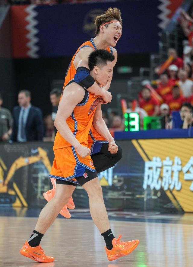 尼克斯总冠军!45分!45分啊!布伦森碾压文班亚马