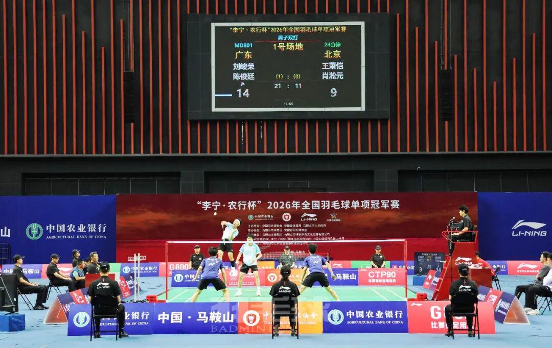 被全城痛骂了20年的“最烂老板”,靠尼克斯夺冠躺赚100亿