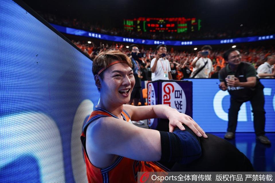 不破不立!文班自我激励:乔丹、詹姆斯早年同样如此,我绝不认输