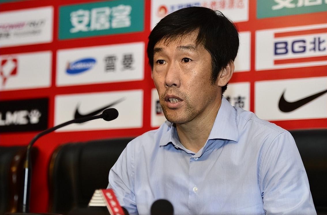 马刺队友谴责尼克斯球迷扔鸡蛋 文班亚马本人却无所谓