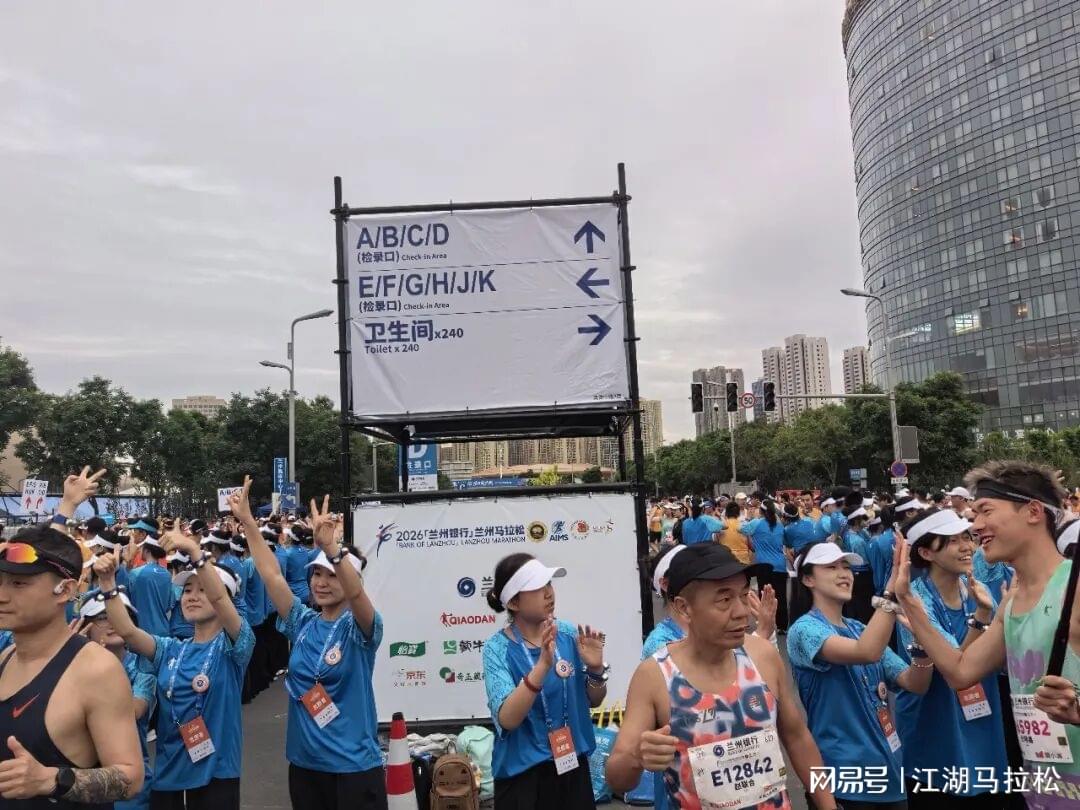 华体会体育-U17男篮虐委内瑞拉！张懿赵杰+2将齐爆，多人贡献，吕飞燕下替补