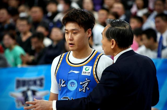 24小时概率涨5倍，超热火成第一下家，绿军追字母哥这事疑点太多