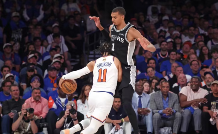 NBA头牌詹姆斯的"被低估"困局：5.8亿赚了23赛季，他还在被压价？