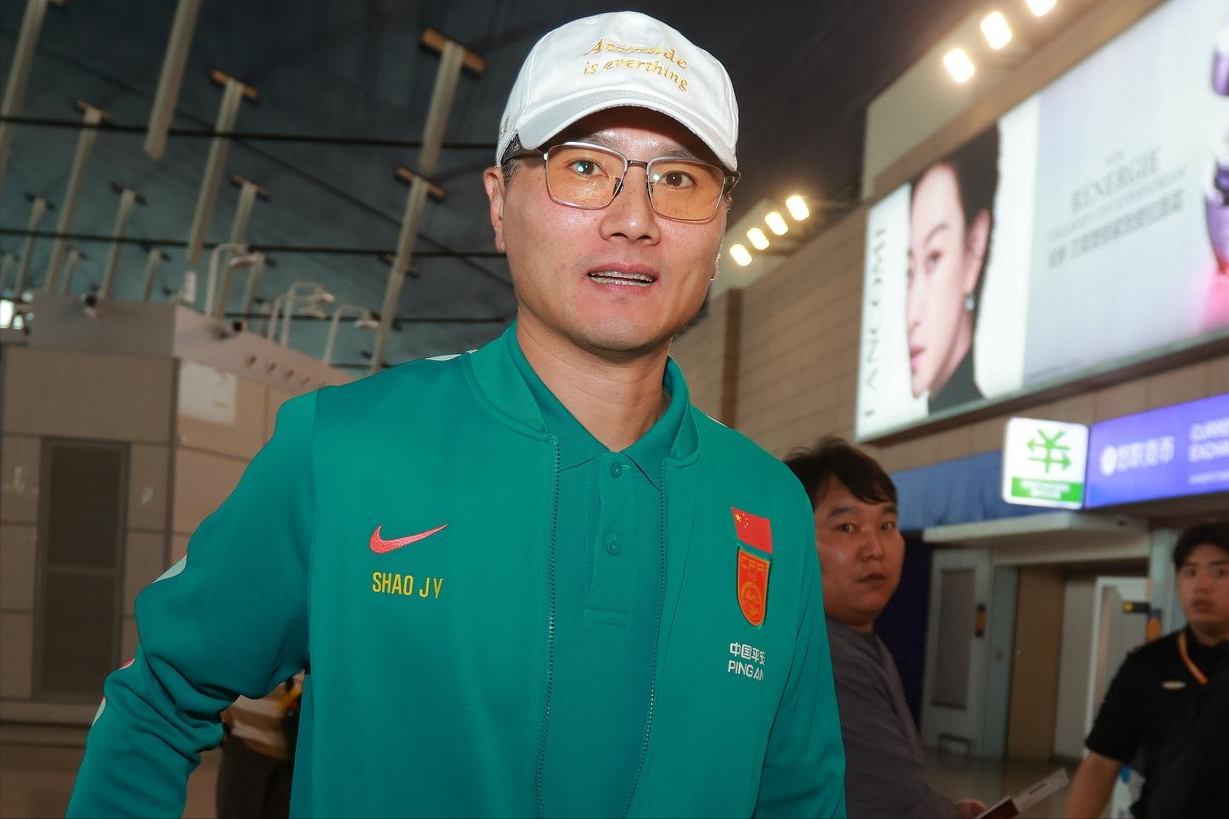 活塞步行者争夺特雷·墨菲三世