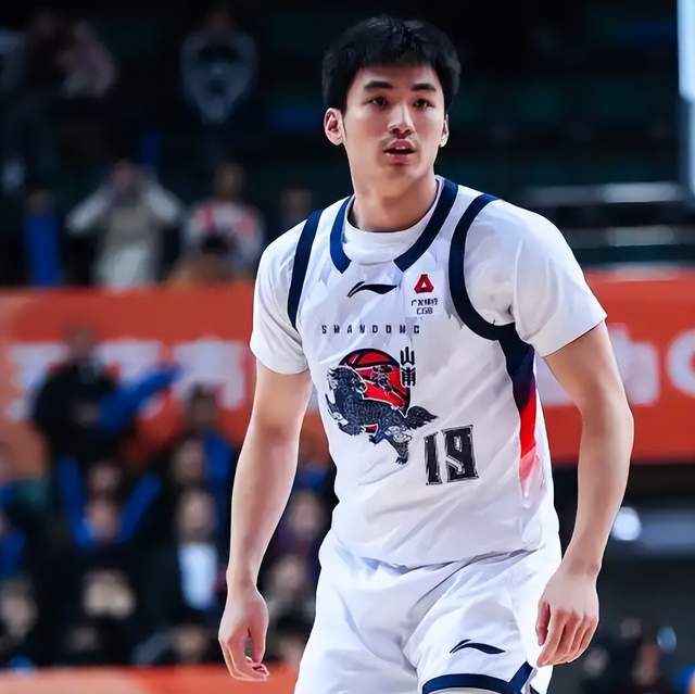 爆了!爆了!文班5年3亿!福克斯离队去尼克斯庆祝!