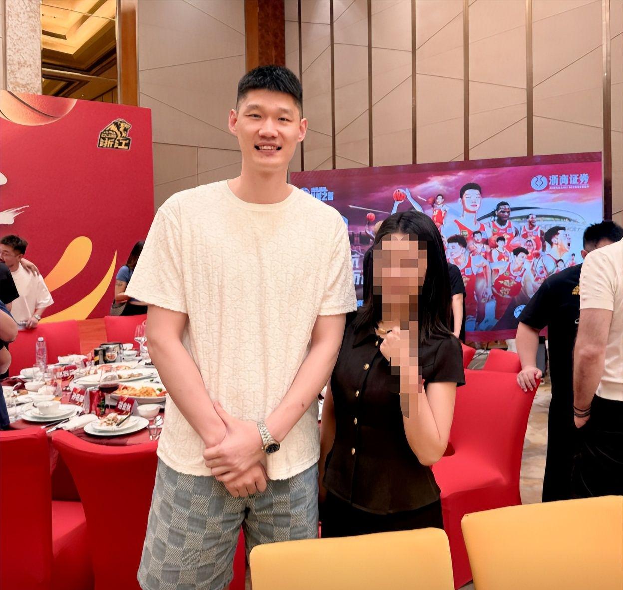 华体会体育切特仍为非卖品!雷霆还盯上7尺5长人:21岁征战6年无惧哈腾出走