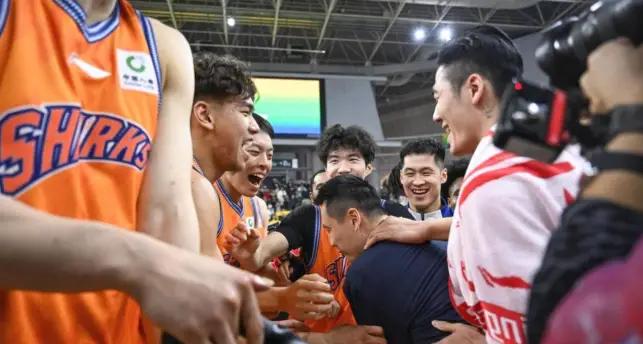 半个世纪的等待！尼克斯时隔53年再度夺得NBA总冠军