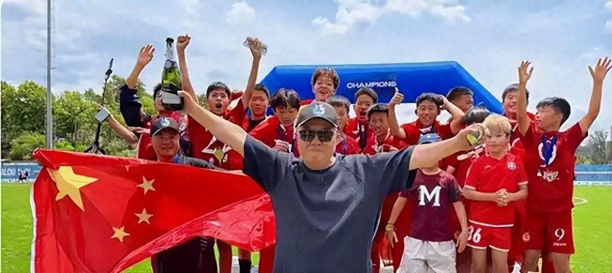 华体会体育-30分+36分+45分!历史首人!从二轮秀到全票FMVP,布伦森逆天改命