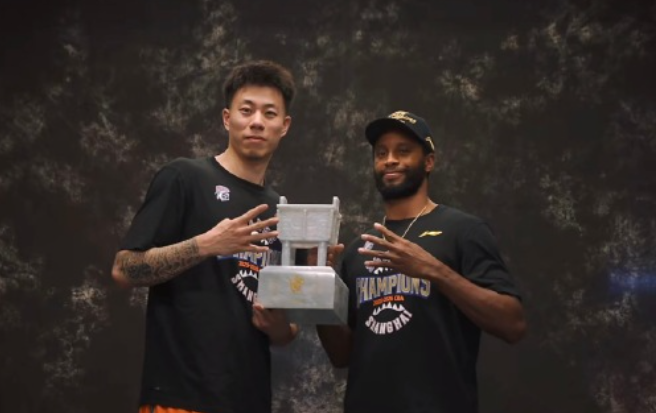 福斯特顶级吹罚！唐斯和布伦森成受害者，文班垫脚逃过一场禁赛