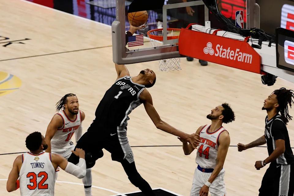 有布伦森就不怕落后!纽约客场再次逆转16分劣势,53年后首夺NBA总冠军!