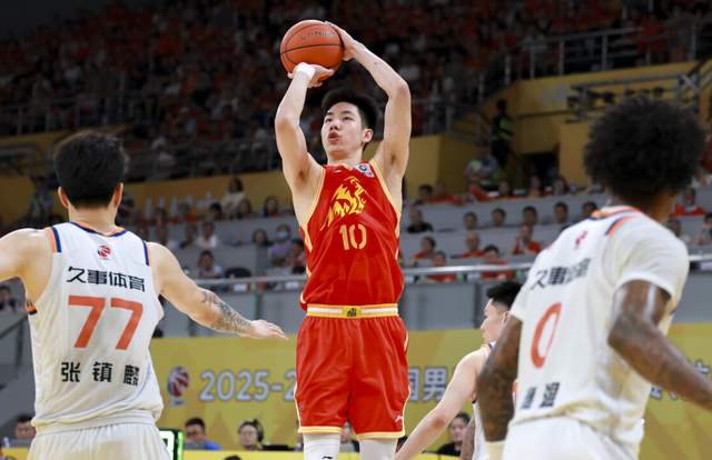 哈勒斯登男孩距NBA冠军一步之遥，已成系列赛标志
