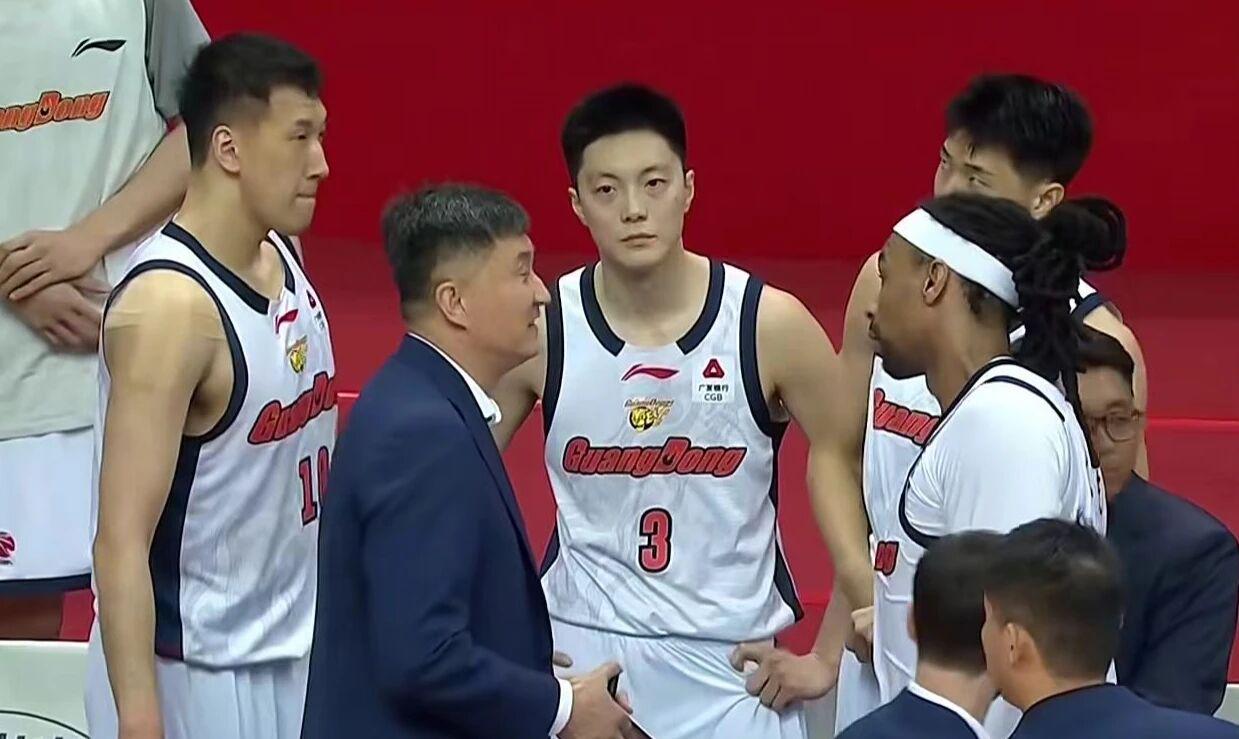 华体会体育米奇太固执了!G5决战,马刺仍不变阵,福克斯首发,尼克斯也不变