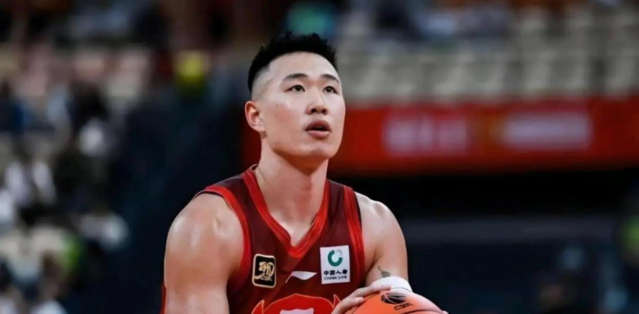 火箭两年合同签下签湖人后场大闸，他们并没有使用全额中产特例？