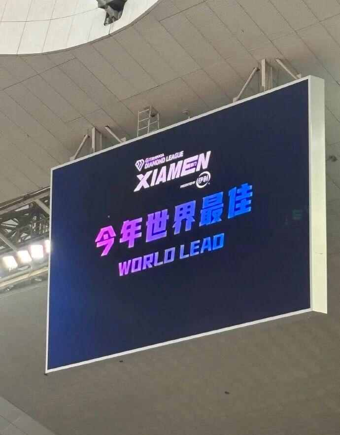 比尔·西蒙斯设想:勒布朗·詹姆斯可能推迟签约,到赛季中再签