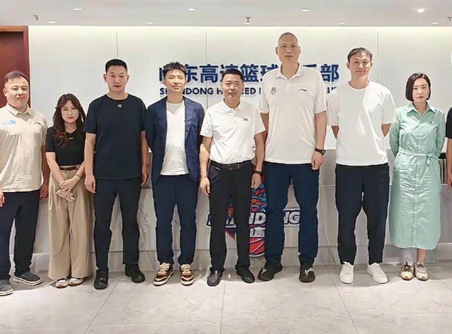 记者:费内巴切仍在和曼城谈阿克转会费,预计700万+150万镑