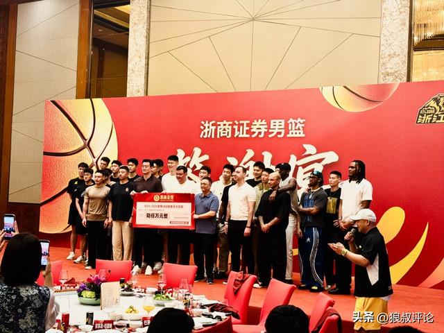 佛得角后卫迪尼伊：我们来世界杯不是陪跑，而是要全力拼下去