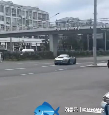 华体会体育-记者：费内巴切仍在和曼城谈阿克转会费，预计700万+150万镑