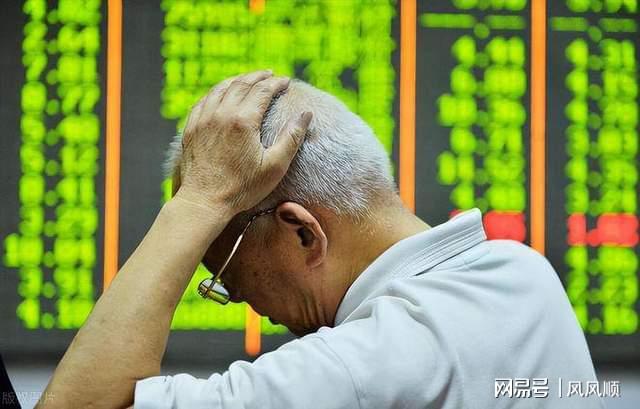 又出一位门神！沙特门将奥韦斯单场9次扑救，比沃齐尼亚还多
